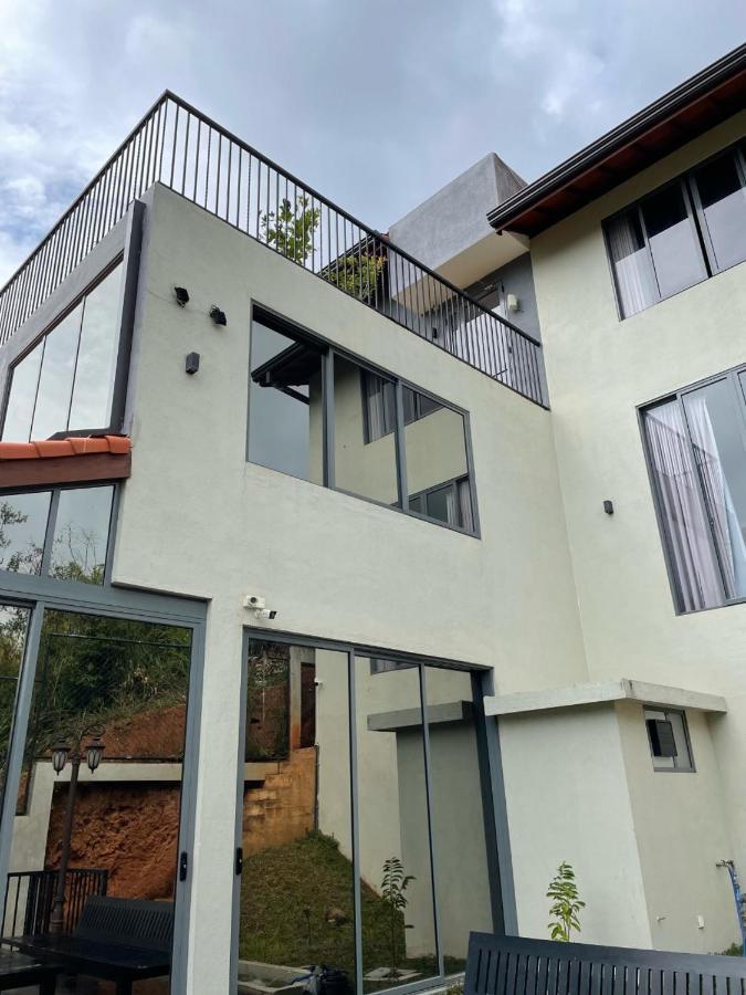 Bellaxy Ceylon Bed and Breakfast Buitenkant foto